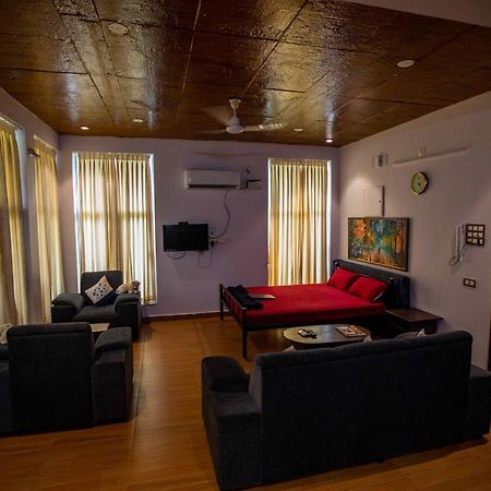 Waves Beach House Пондичери Екстериор снимка