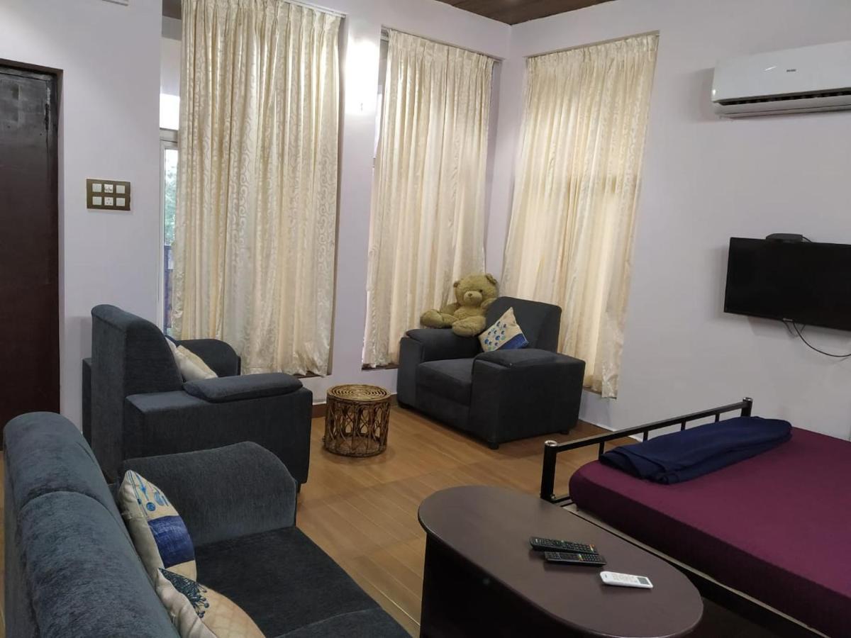 Waves Beach House Пондичери Екстериор снимка