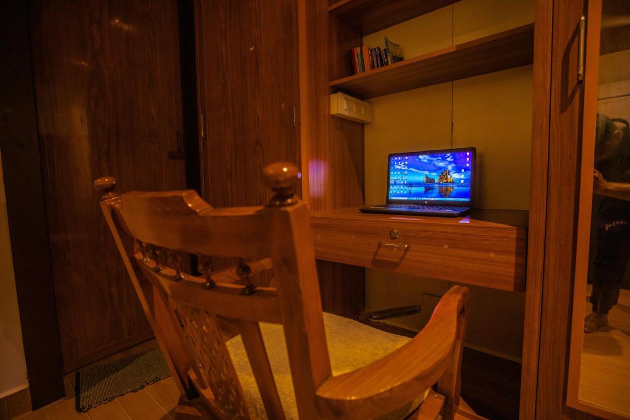Waves Beach House Пондичери Екстериор снимка