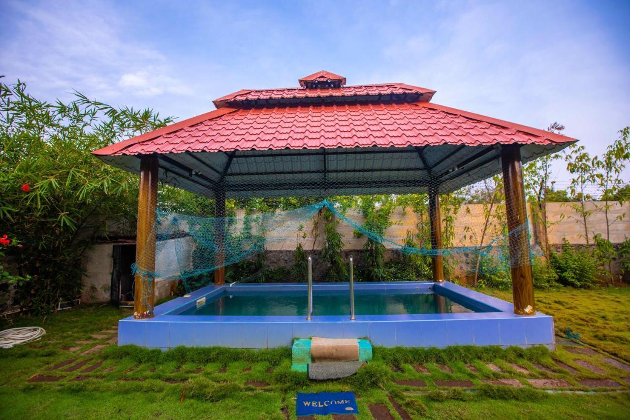 Waves Beach House Пондичери Екстериор снимка