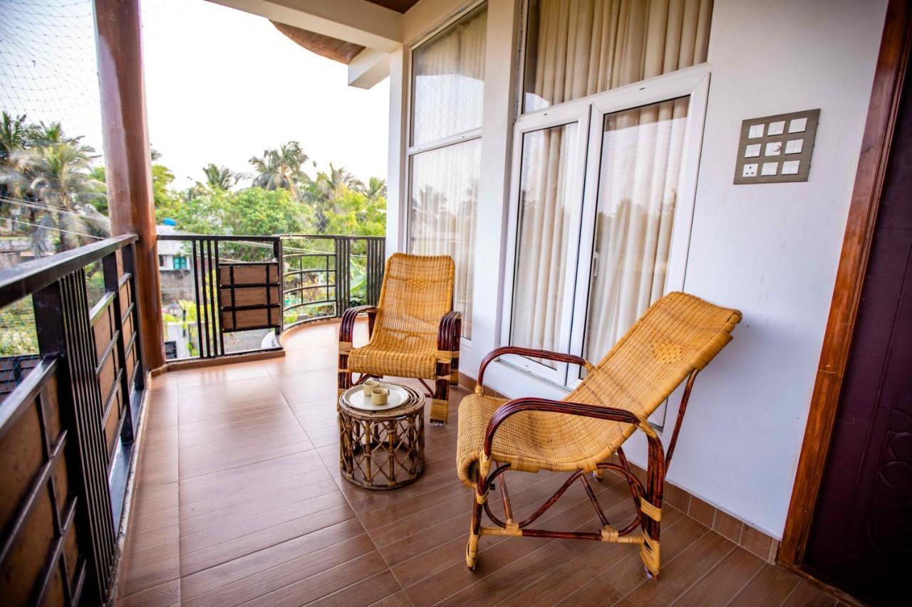 Waves Beach House Пондичери Екстериор снимка