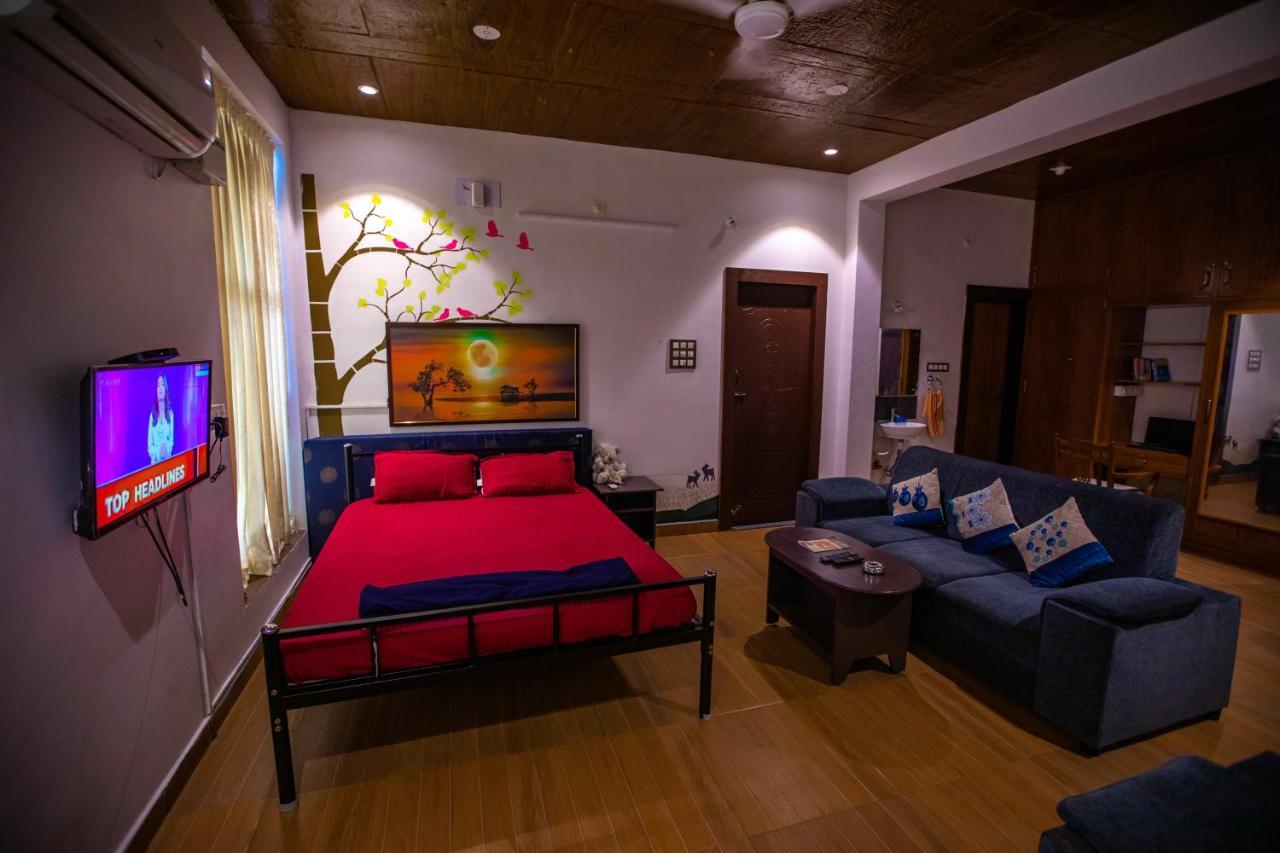 Waves Beach House Пондичери Екстериор снимка
