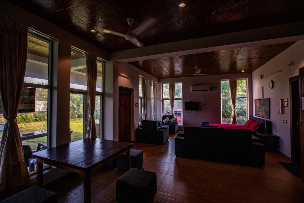 Waves Beach House Пондичери Екстериор снимка