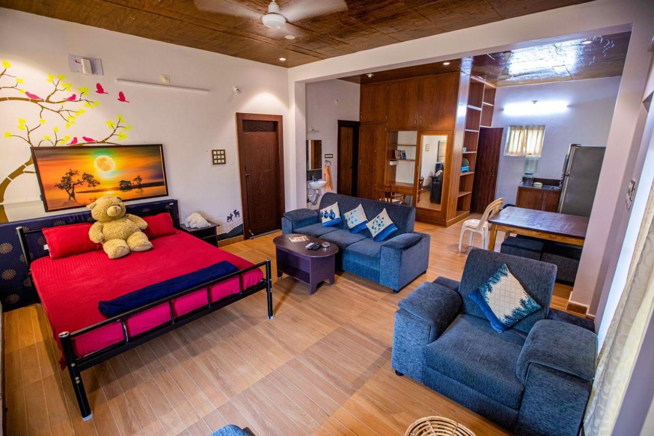 Waves Beach House Пондичери Екстериор снимка