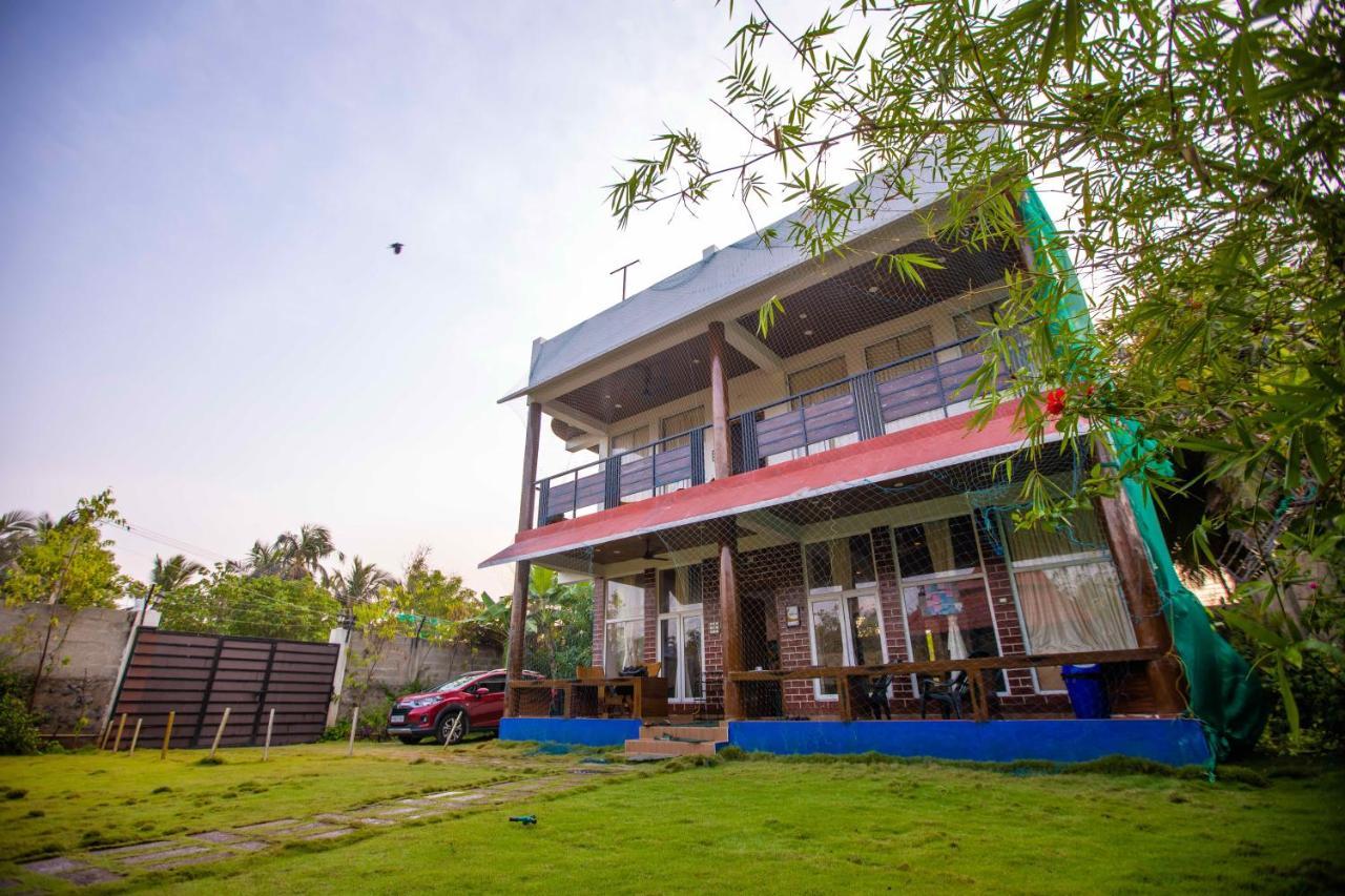 Waves Beach House Пондичери Екстериор снимка