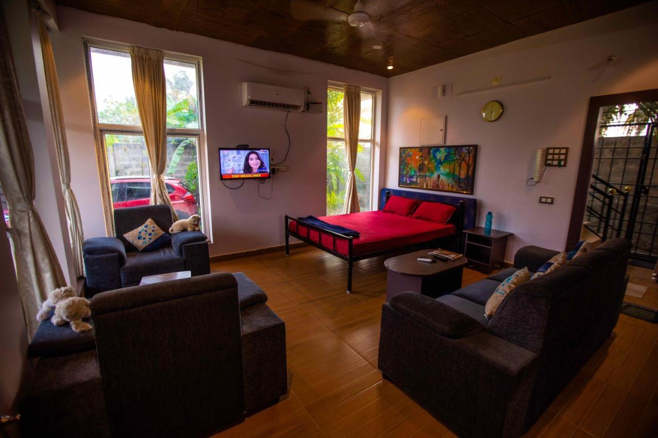 Waves Beach House Пондичери Екстериор снимка