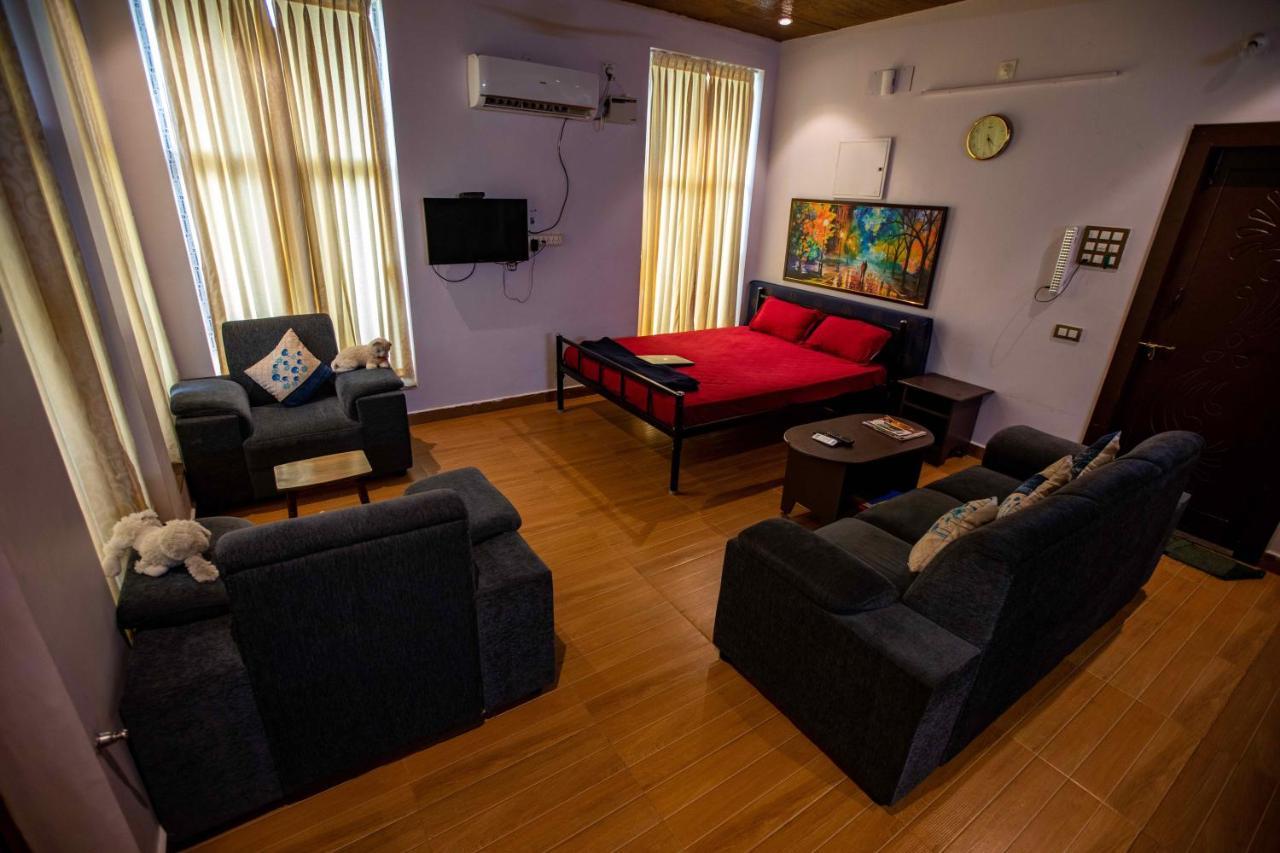 Waves Beach House Пондичери Екстериор снимка