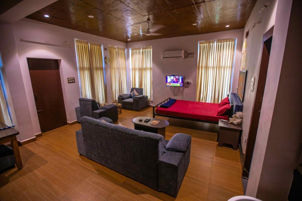 Waves Beach House Пондичери Екстериор снимка