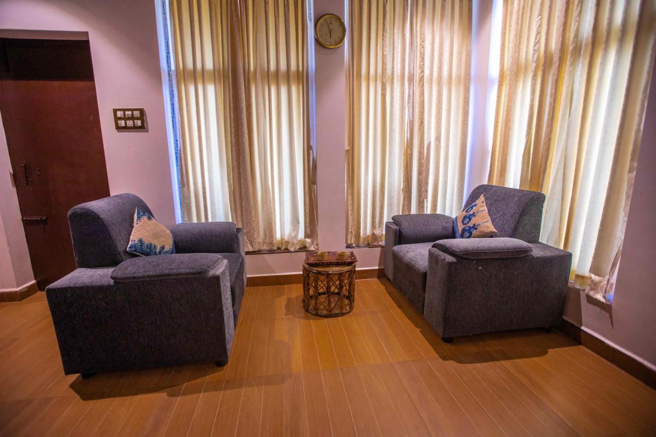 Waves Beach House Пондичери Екстериор снимка