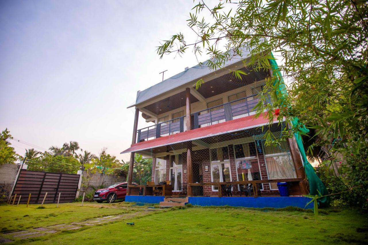 Waves Beach House Пондичери Екстериор снимка