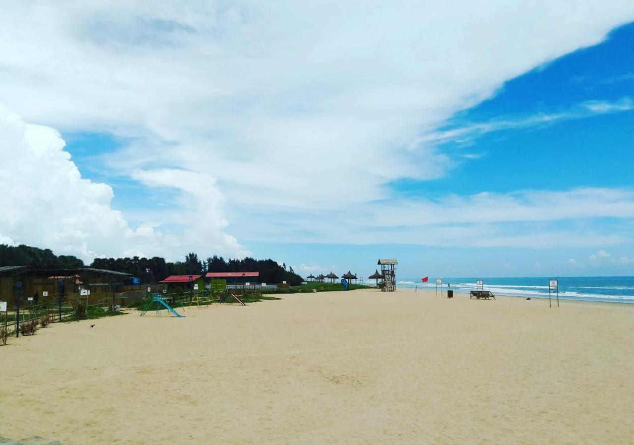 Waves Beach House Пондичери Екстериор снимка