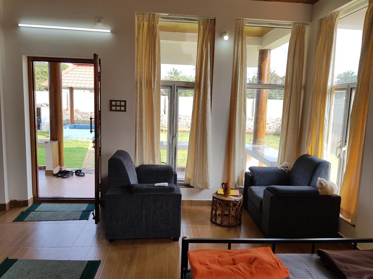 Waves Beach House Пондичери Екстериор снимка