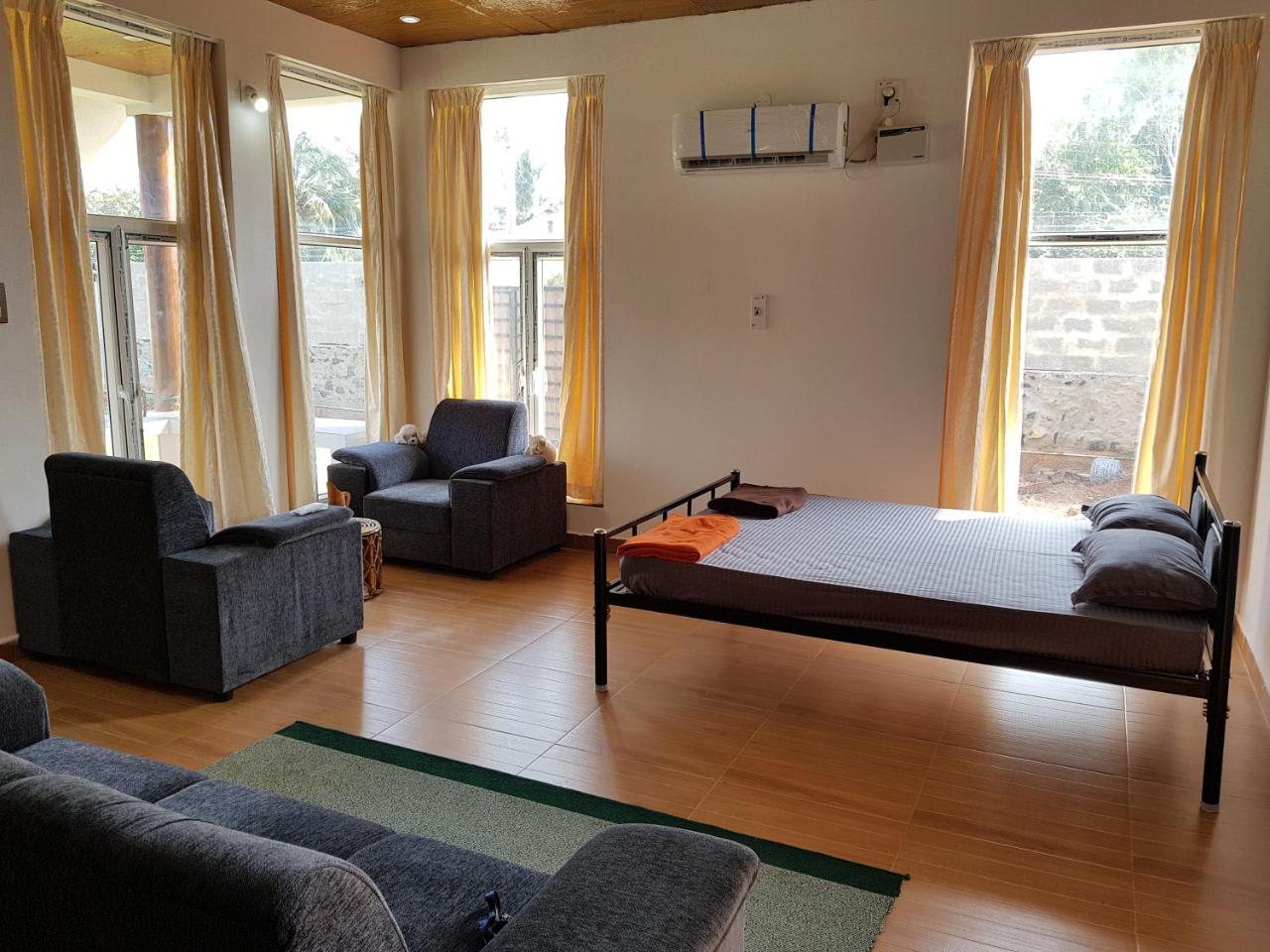 Waves Beach House Пондичери Екстериор снимка