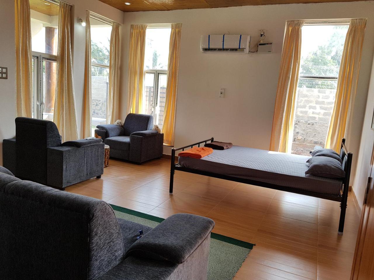 Waves Beach House Пондичери Екстериор снимка