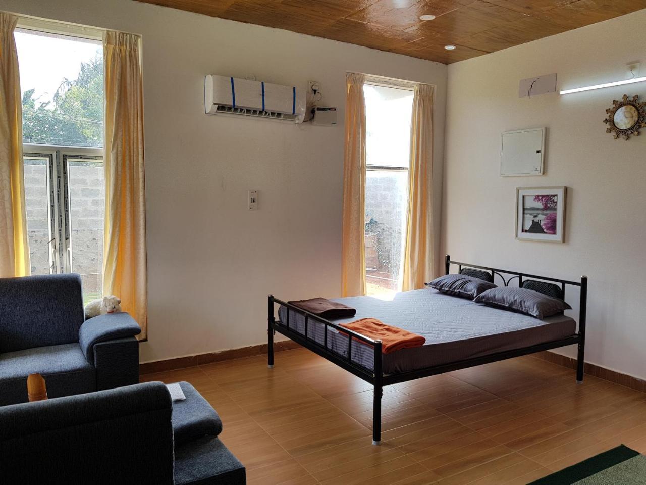 Waves Beach House Пондичери Екстериор снимка